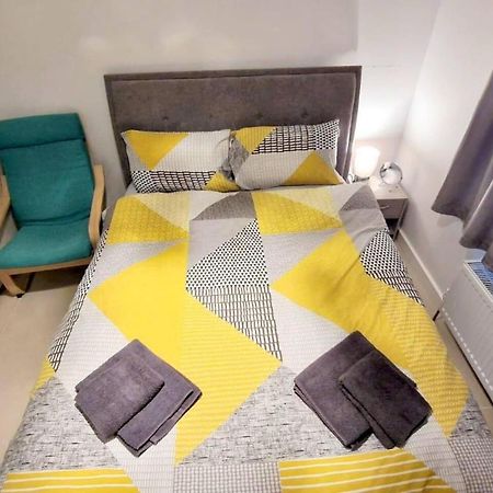 Вилла Modern 3-Bed House In Surrey Quays Лондон Экстерьер фото