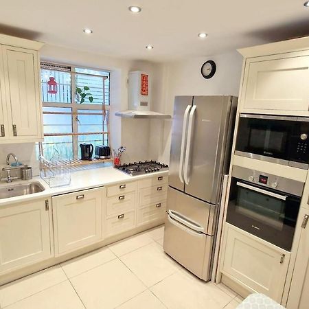Вилла Modern 3-Bed House In Surrey Quays Лондон Экстерьер фото