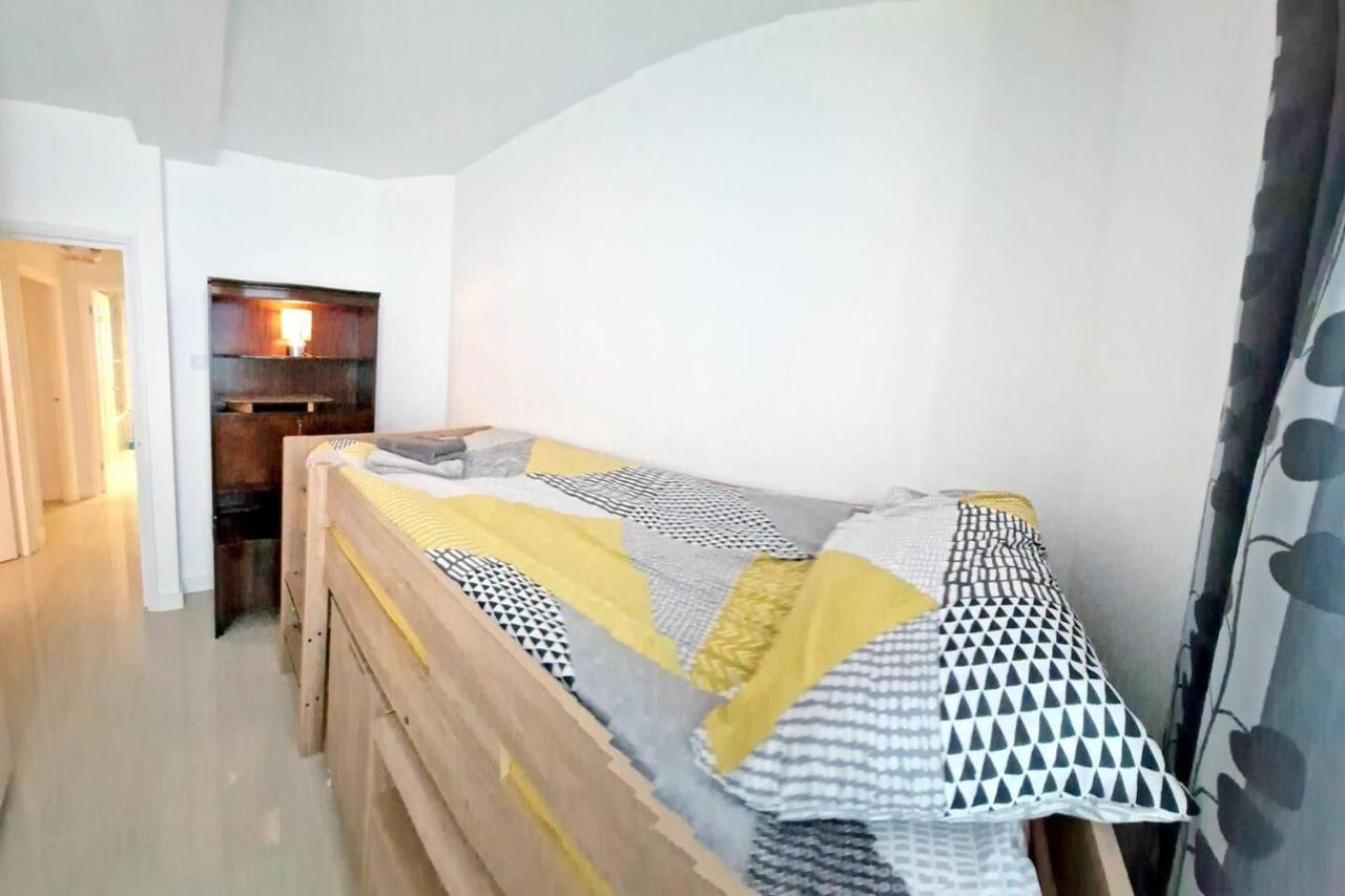 Вилла Modern 3-Bed House In Surrey Quays Лондон Экстерьер фото